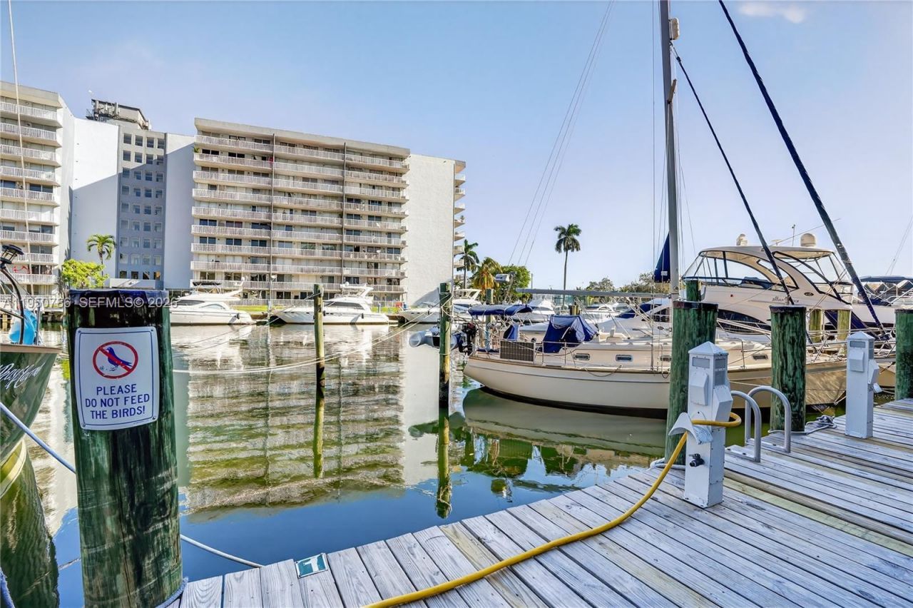 2475 NW 16th St Rd, Unit 310, Miami, FL 33125 Photo