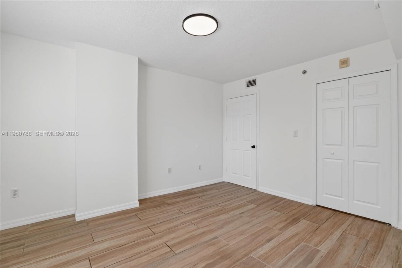 2475 NW 16th St Rd, Unit 310, Miami, FL 33125 Photo