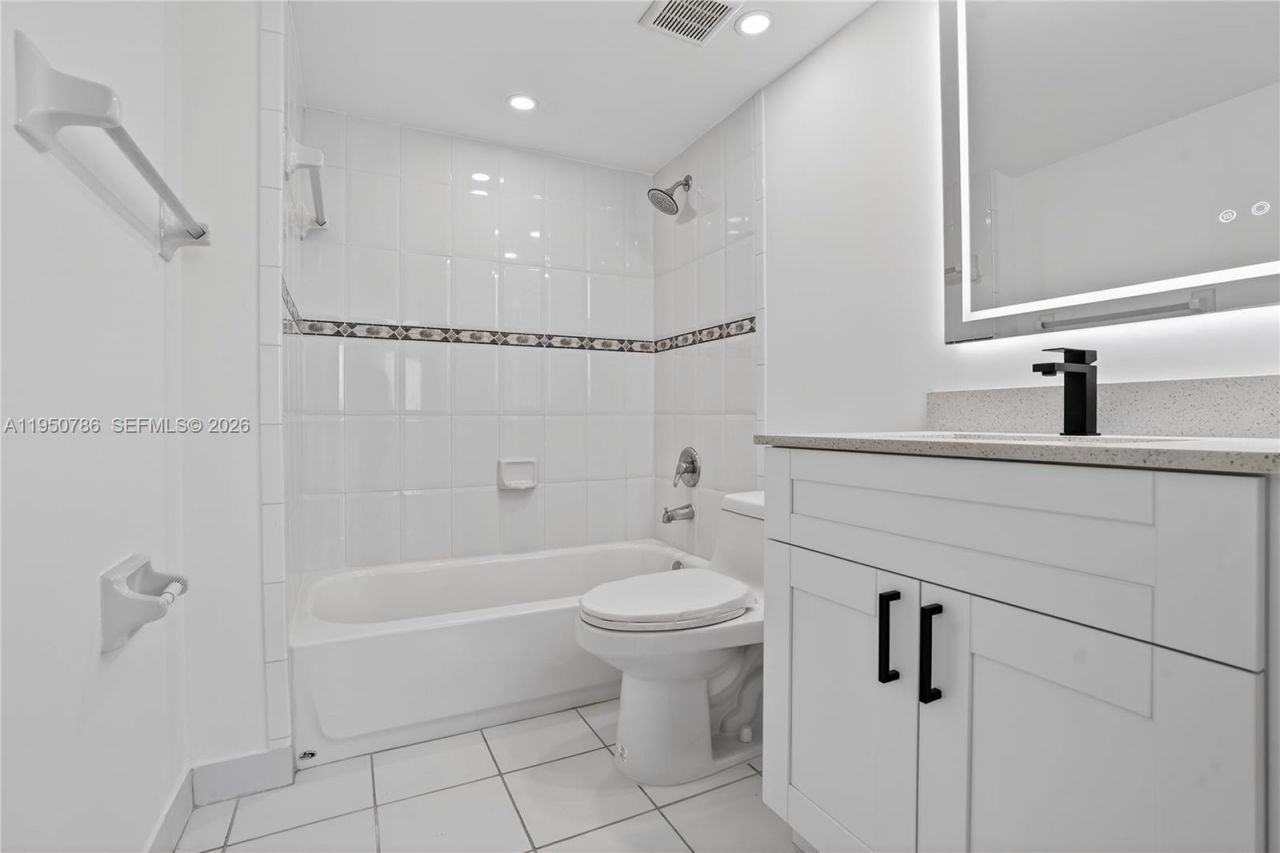 2475 NW 16th St Rd, Unit 310, Miami, FL 33125 Photo