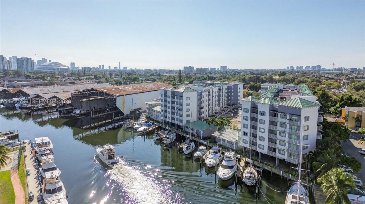 2475 NW 16th St Rd, Unit 310, Miami, FL 33125 Photo