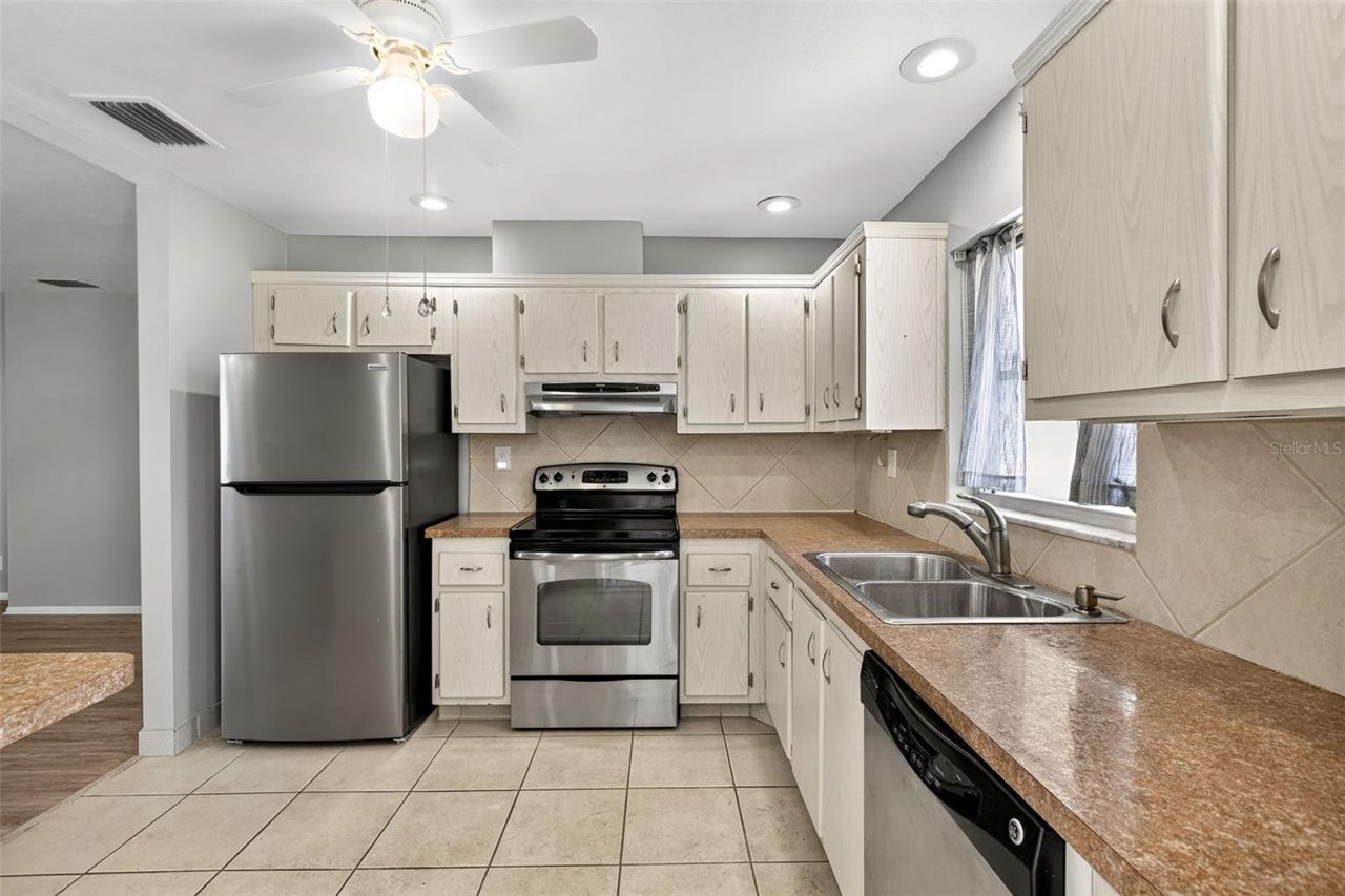 536 Pangola Drive, North Fort Myers, FL 33903 Photo