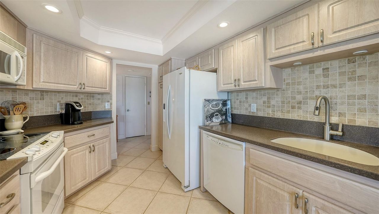 800 Benjamin Franklin Drive, Unit 308, Sarasota, FL 34236 Photo