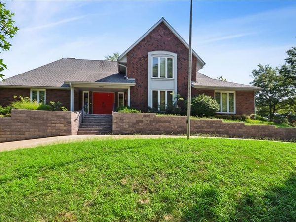 10052 Hemlock Drive, Overland Park, KS 66212