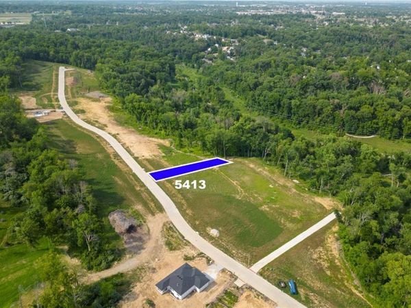5413 Seminole Valley Trail NE, Cedar Rapids, IA 52411