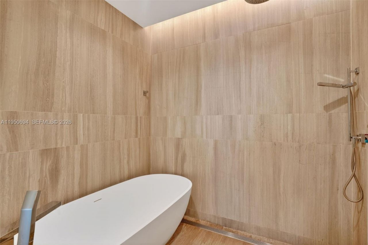 5775 Collins Ave, Unit 405, Miami Beach, FL 33140 Photo