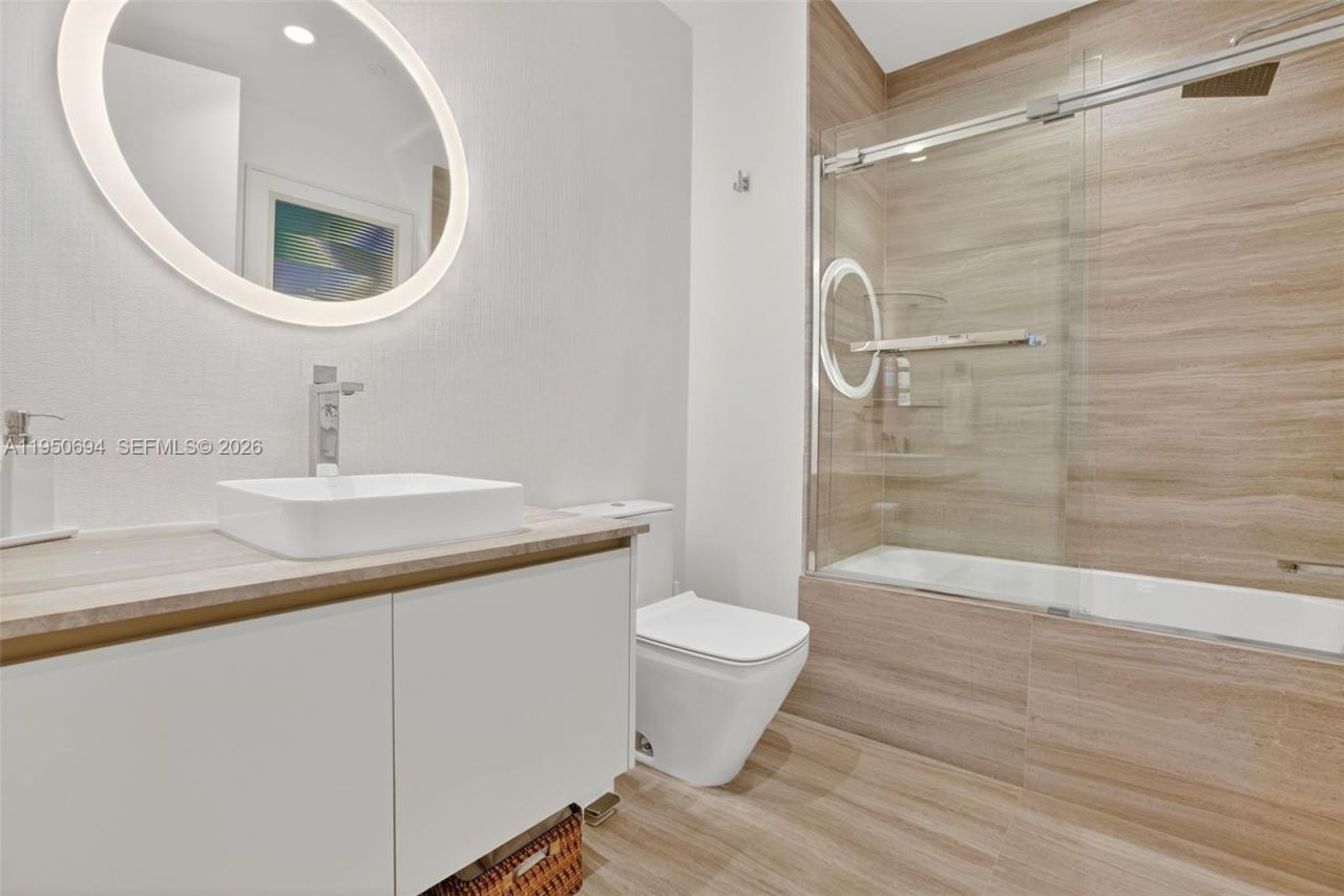 5775 Collins Ave, Unit 405, Miami Beach, FL 33140 Photo