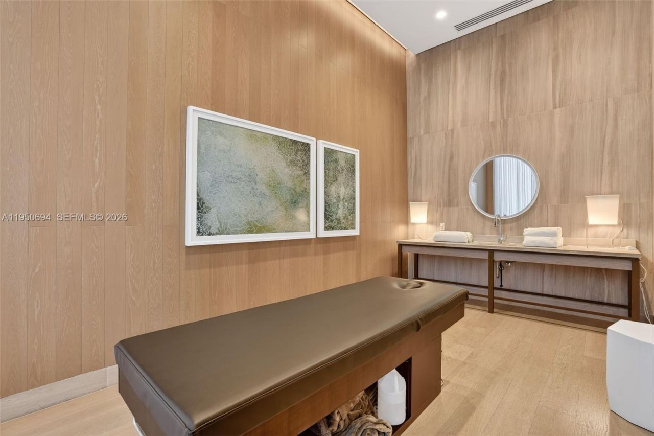 5775 Collins Ave, Unit 405, Miami Beach, FL 33140 Photo