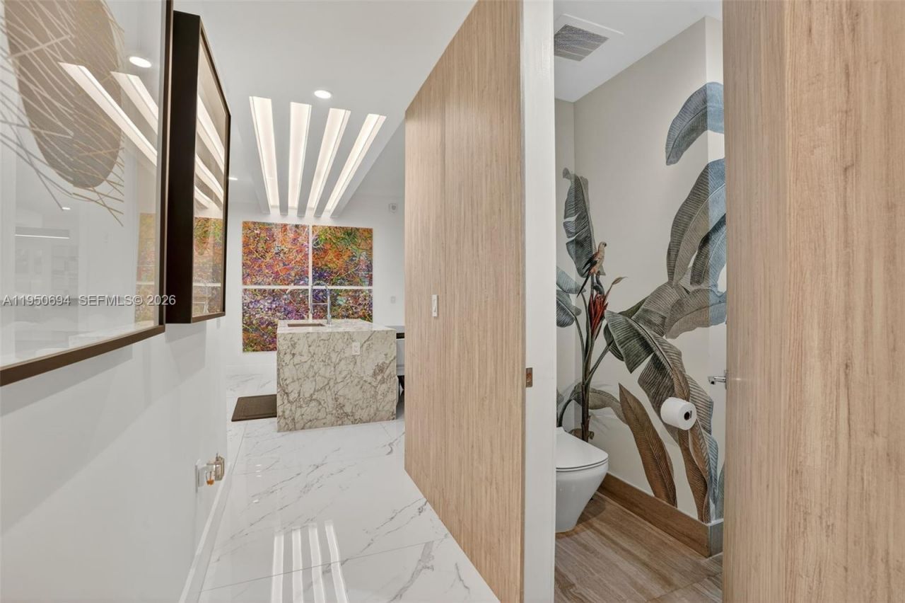 5775 Collins Ave, Unit 405, Miami Beach, FL 33140 Photo