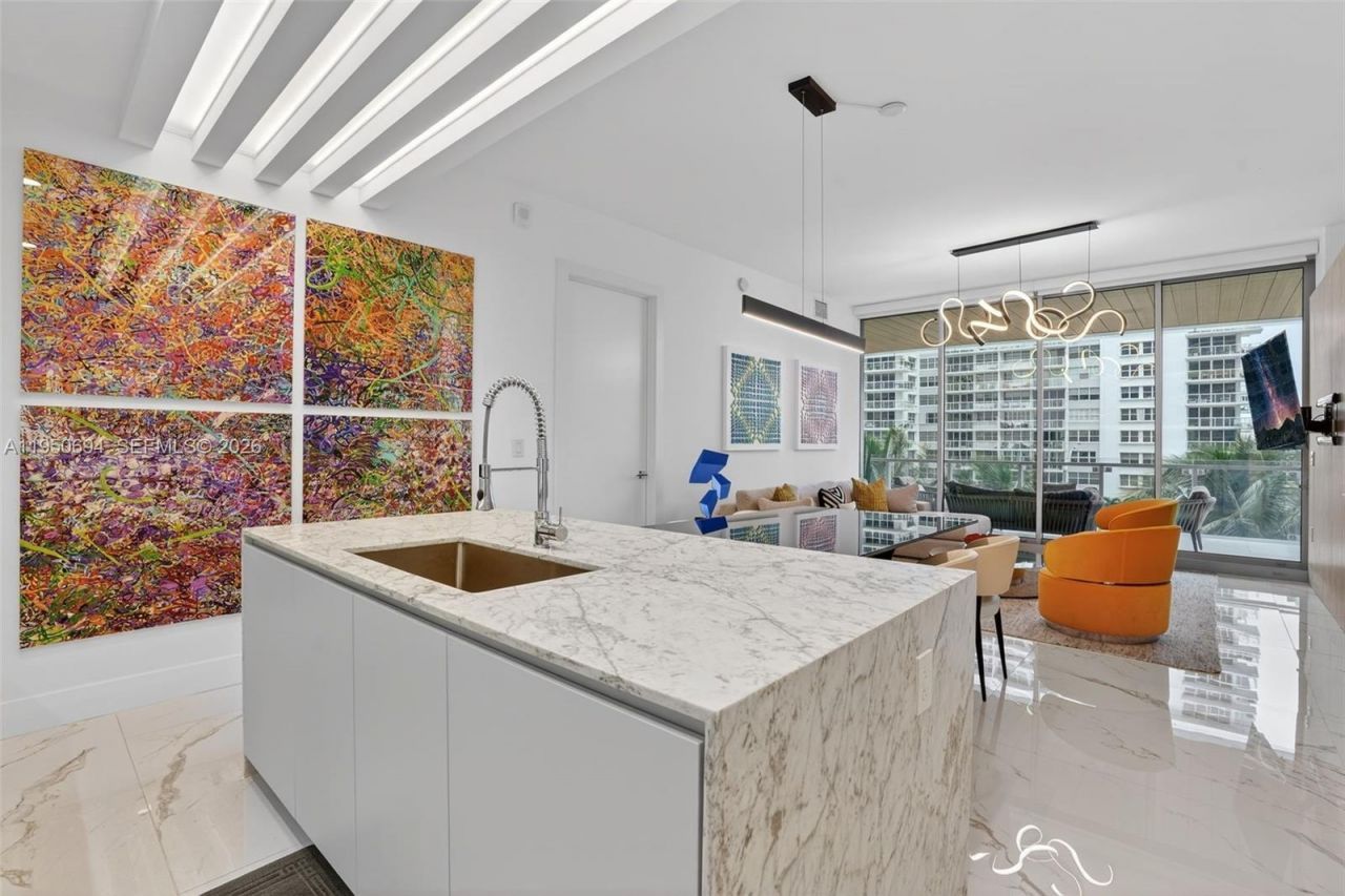 5775 Collins Ave, Unit 405, Miami Beach, FL 33140 Photo