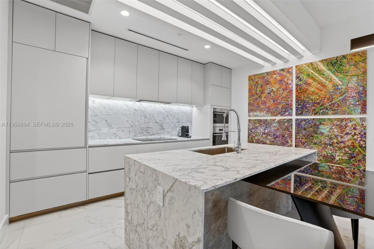 5775 Collins Ave, Unit 405, Miami Beach, FL 33140 Photo