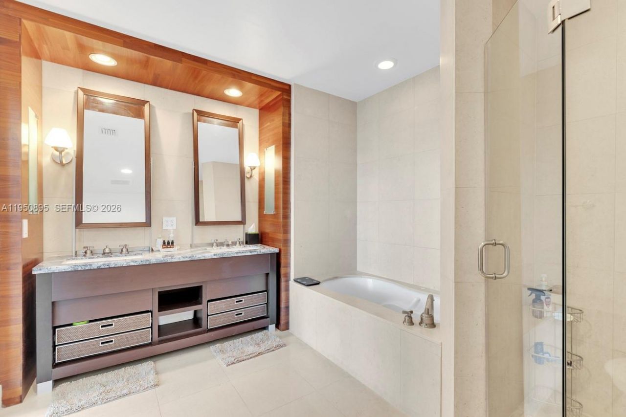 6799 Collins Ave , Unit 412, Miami Beach, FL 33141 Photo