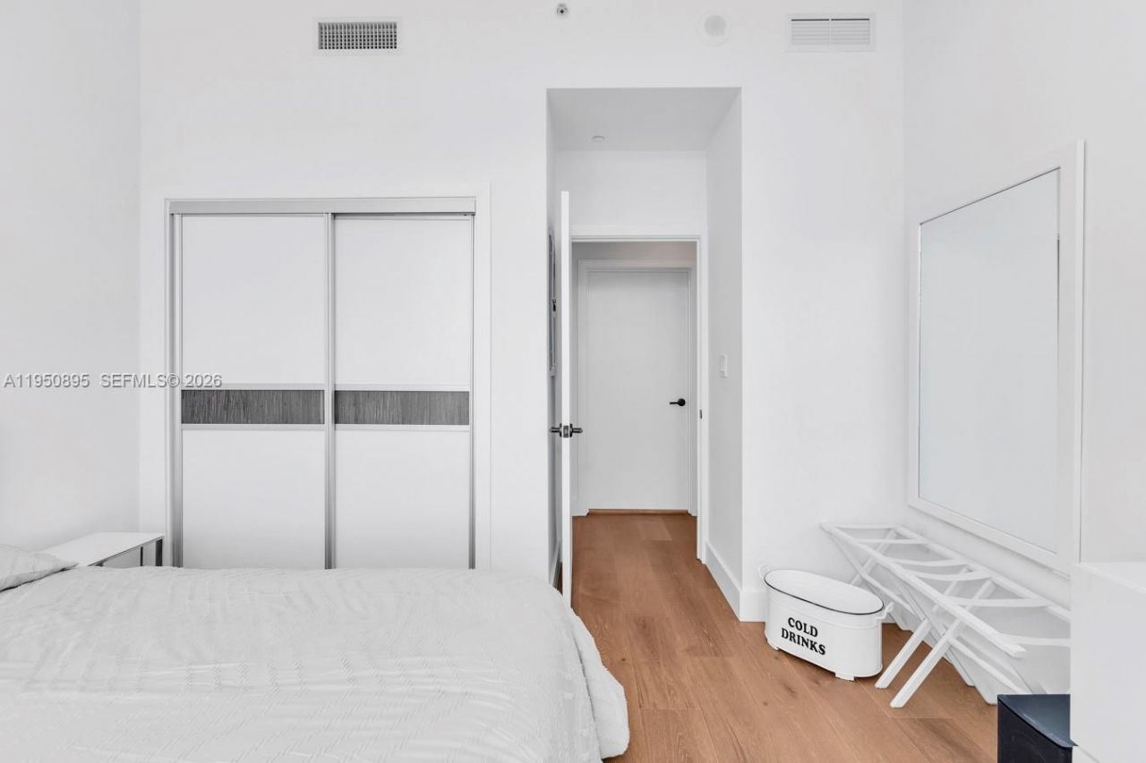 6799 Collins Ave , Unit 412, Miami Beach, FL 33141 Photo