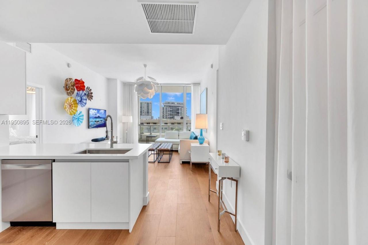 6799 Collins Ave , Unit 412, Miami Beach, FL 33141 Photo