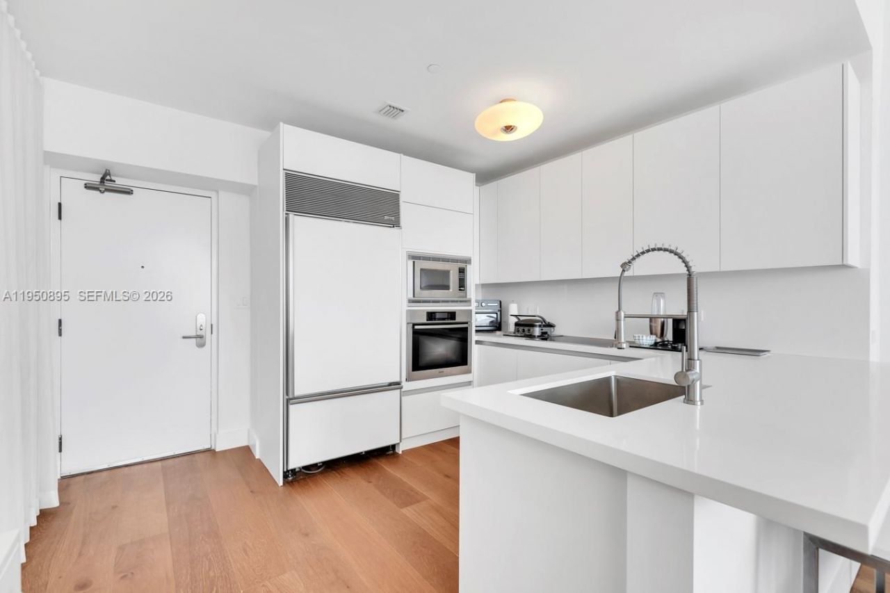 6799 Collins Ave , Unit 412, Miami Beach, FL 33141 Photo