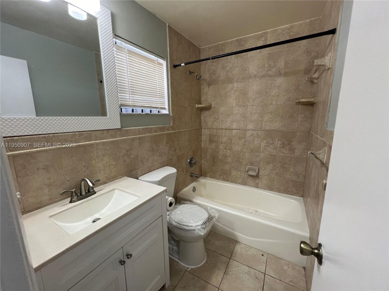 809 NE 214th Ln, Unit 2, Miami, FL 33179 Photo