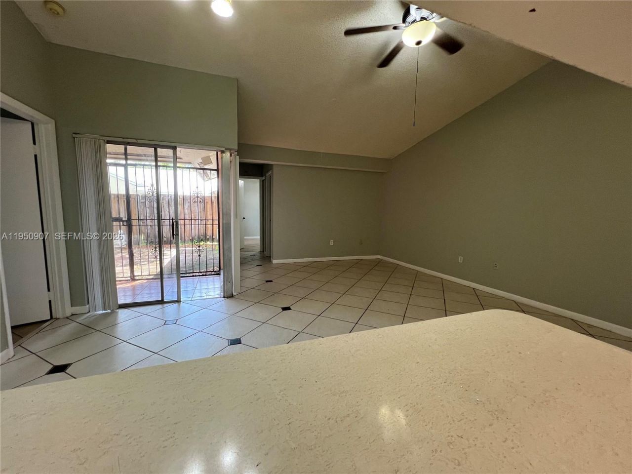 809 NE 214th Ln, Unit 2, Miami, FL 33179 Photo