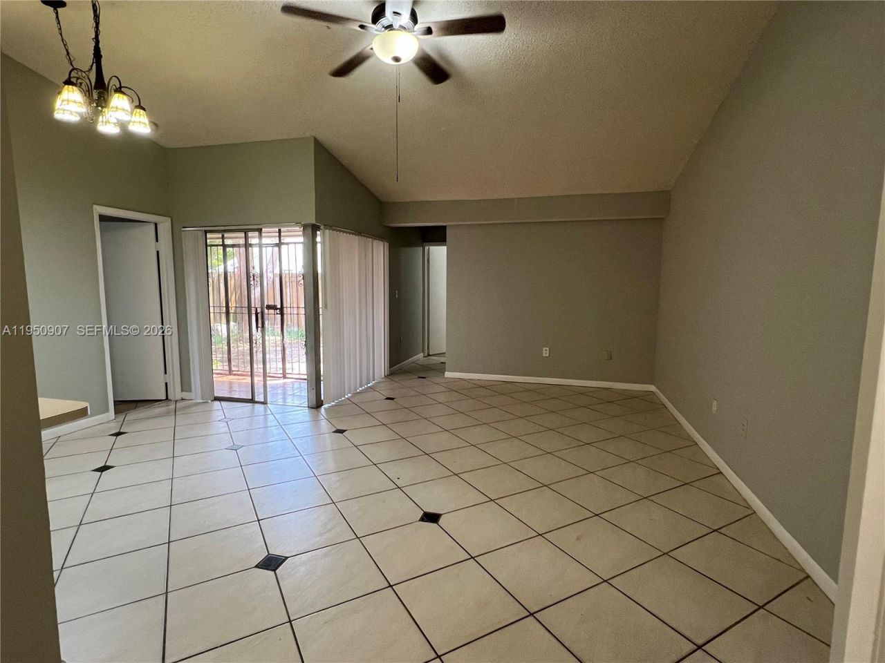 809 NE 214th Ln, Unit 2, Miami, FL 33179 Photo