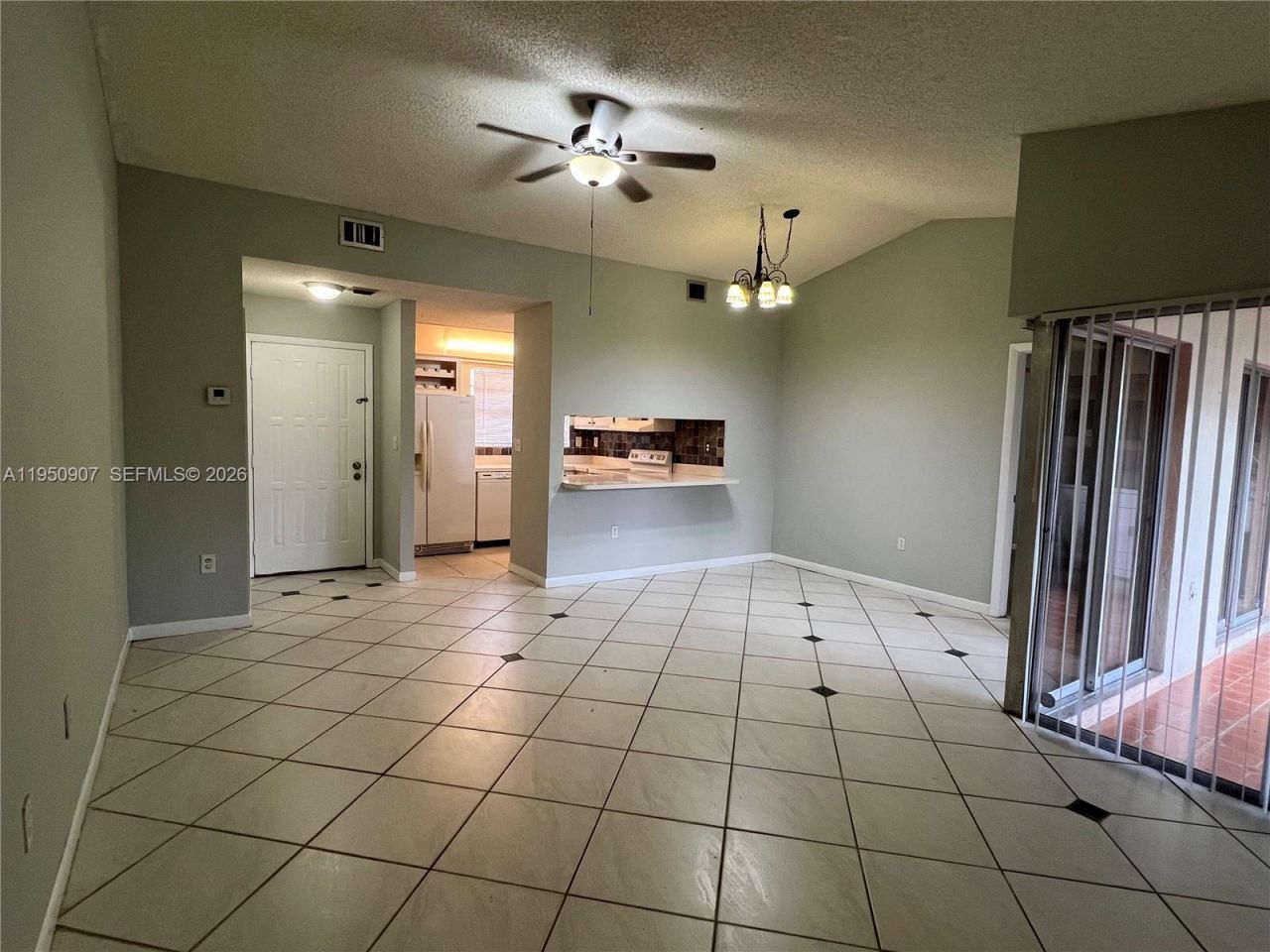 809 NE 214th Ln, Unit 2, Miami, FL 33179 Photo