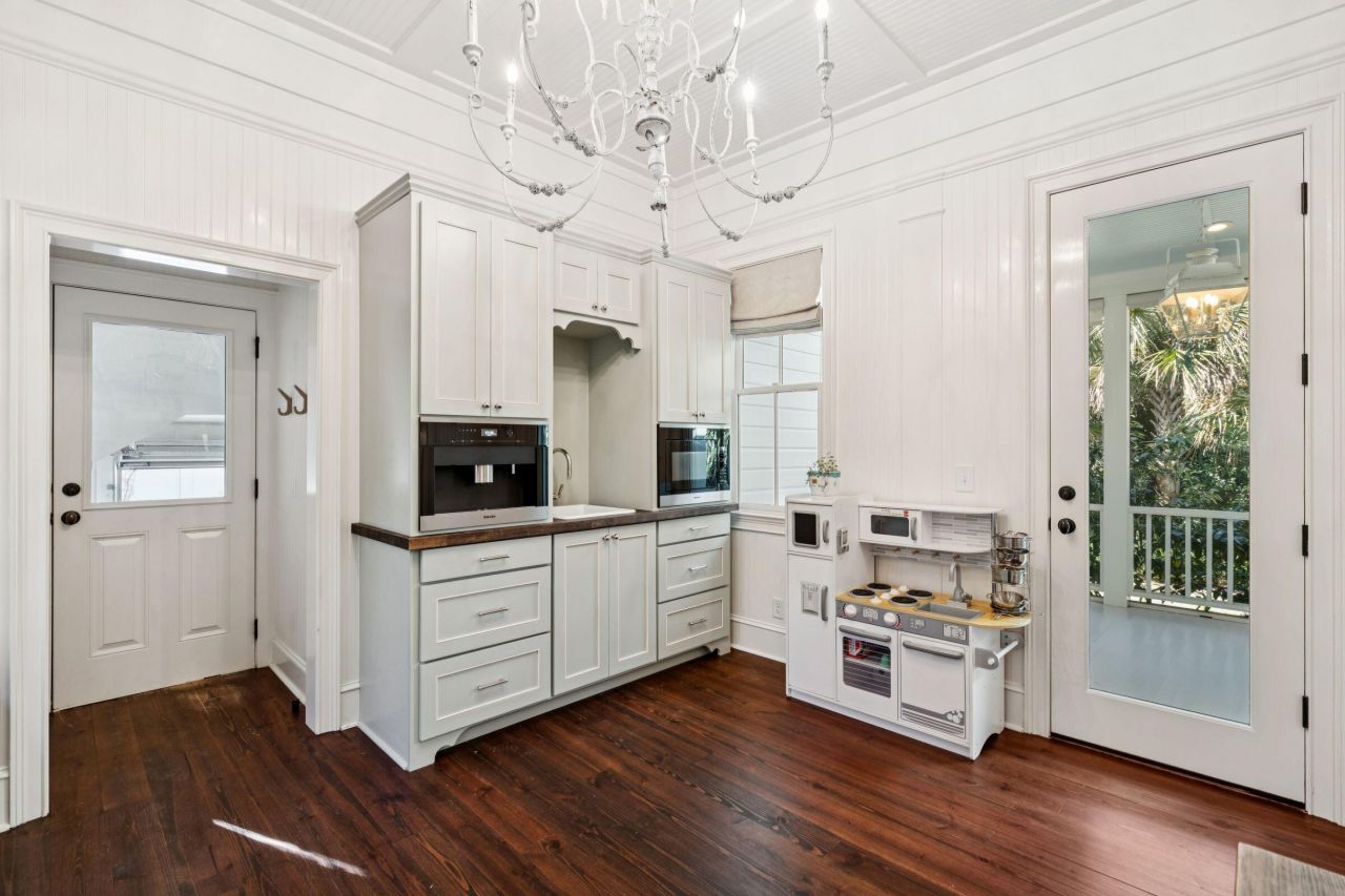 87 Secession Street Photo 37