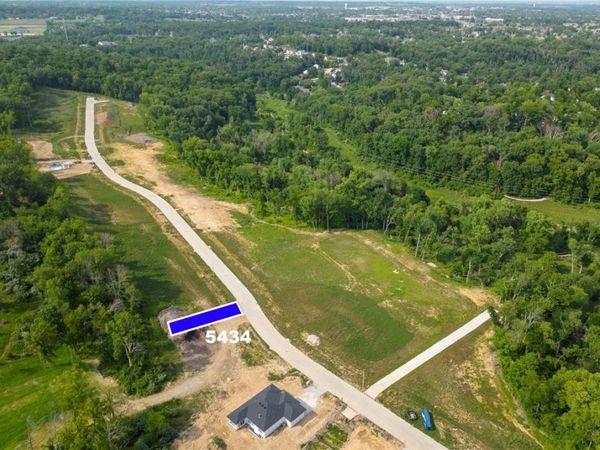 5434 Seminole Valley Trail NE, Cedar Rapids, IA 52411