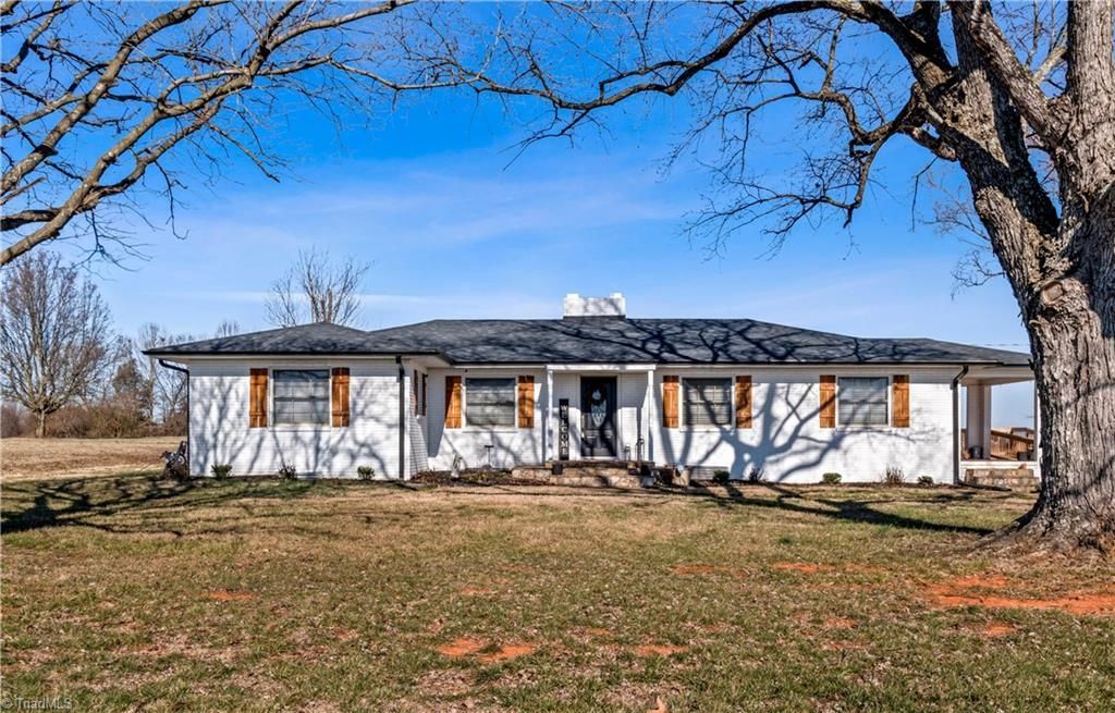 2432 Holcomb Road, Yadkinville, NC 27055 Main Photo