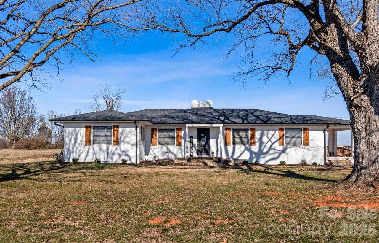 2432 Holcomb Road, Yadkinville, NC 27055 Main Photo