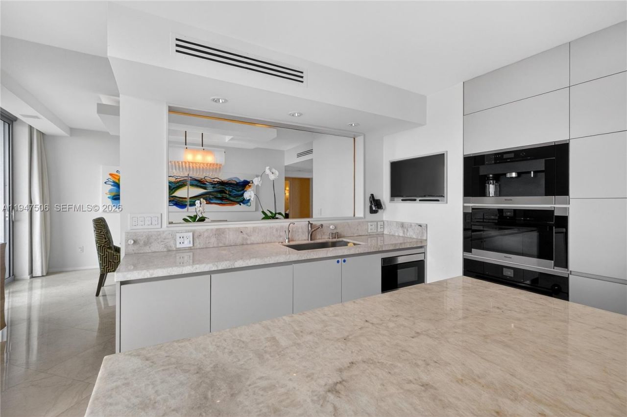 1331 Brickell Bay Dr, Unit 3811, Miami, FL 33131 Photo