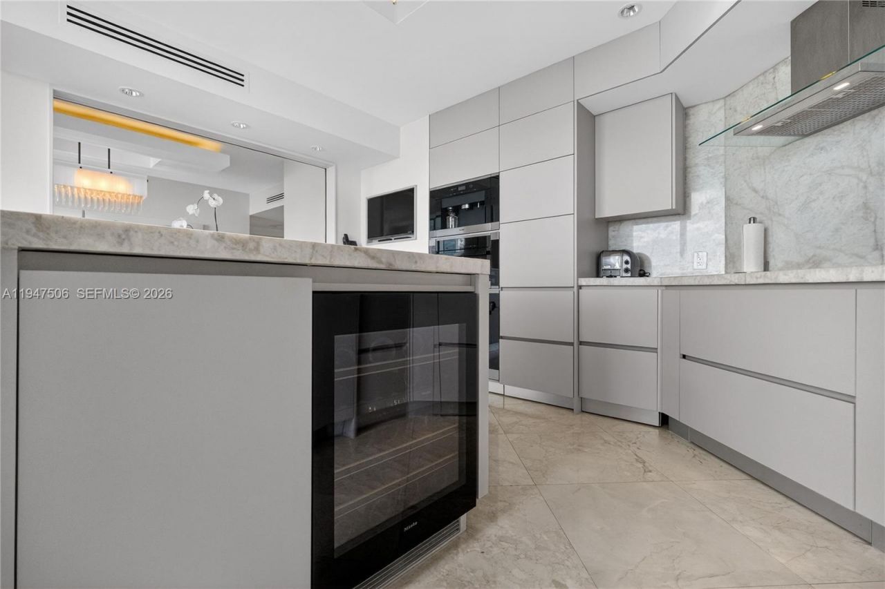 1331 Brickell Bay Dr, Unit 3811, Miami, FL 33131 Photo