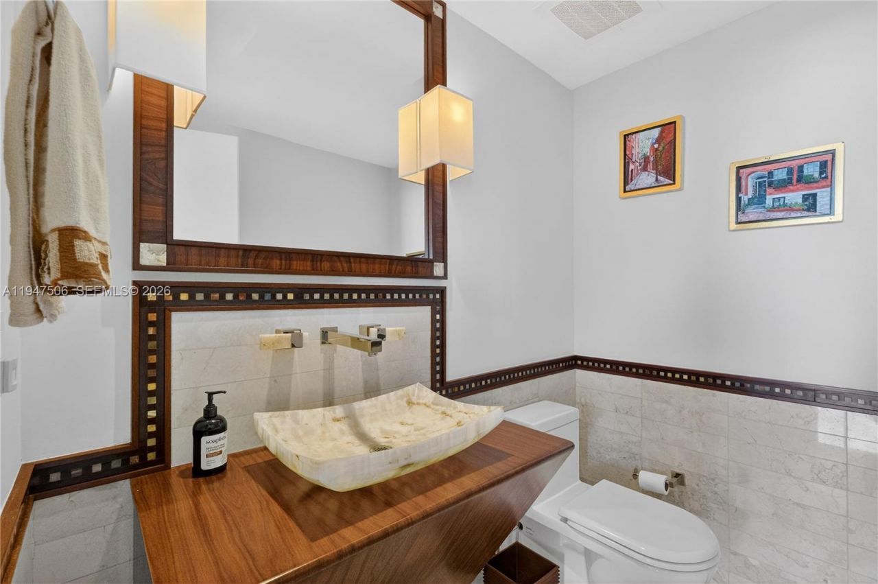 1331 Brickell Bay Dr, Unit 3811, Miami, FL 33131 Photo