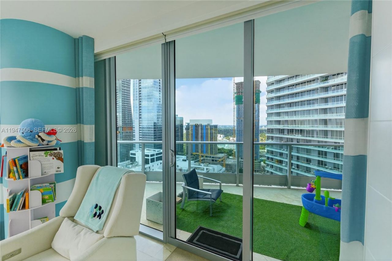 1331 Brickell Bay Dr, Unit 3811, Miami, FL 33131 Photo