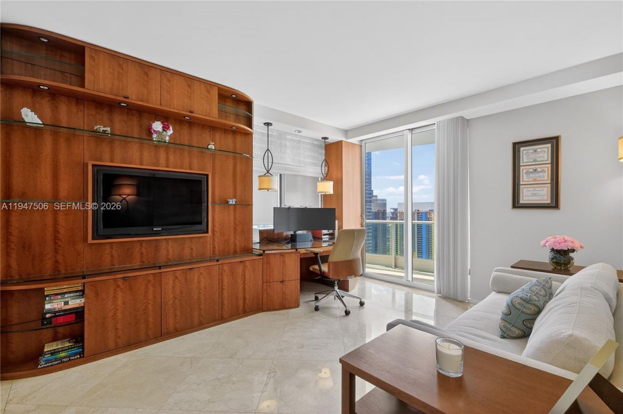 1331 Brickell Bay Dr, Unit 3811, Miami, FL 33131 Photo