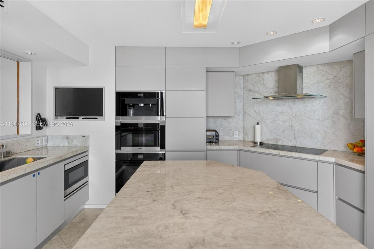 1331 Brickell Bay Dr, Unit 3811, Miami, FL 33131 Photo