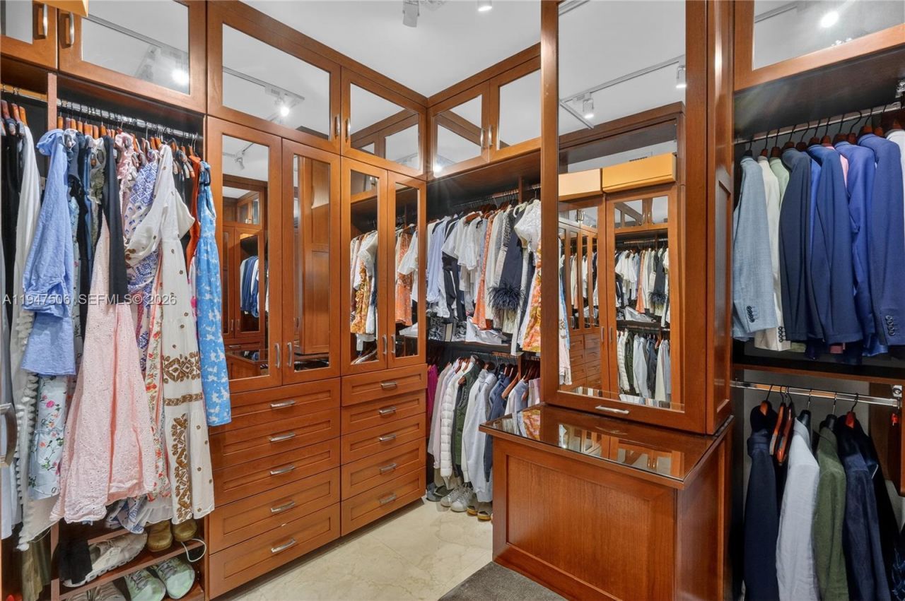 1331 Brickell Bay Dr, Unit 3811, Miami, FL 33131 Photo