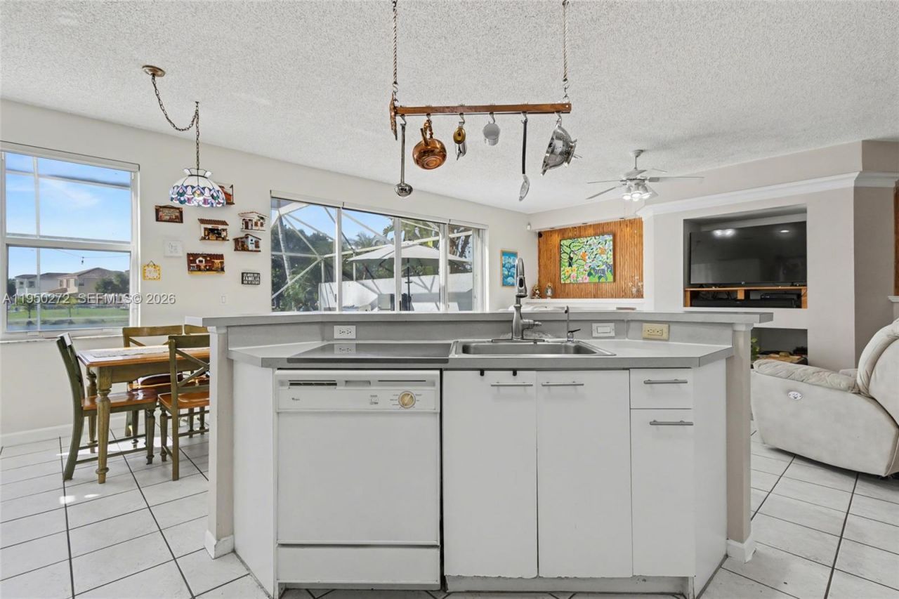 15842 NW 10th St, Pembroke Pines, FL 33028 Photo