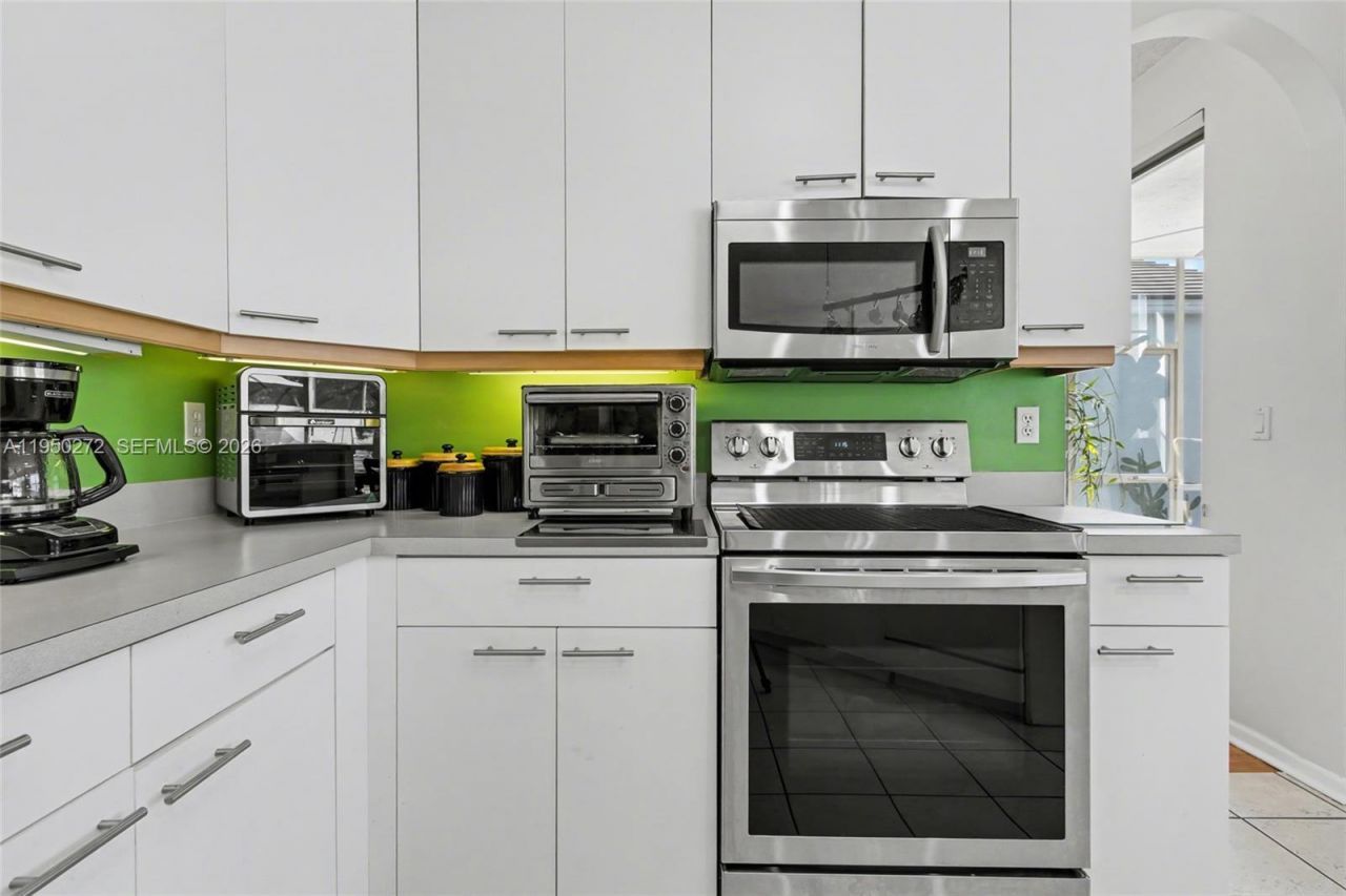 15842 NW 10th St, Pembroke Pines, FL 33028 Photo