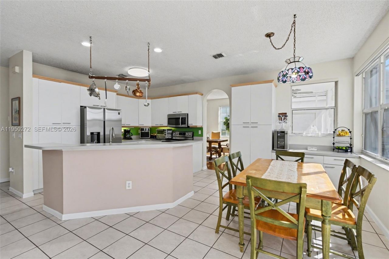 15842 NW 10th St, Pembroke Pines, FL 33028 Photo