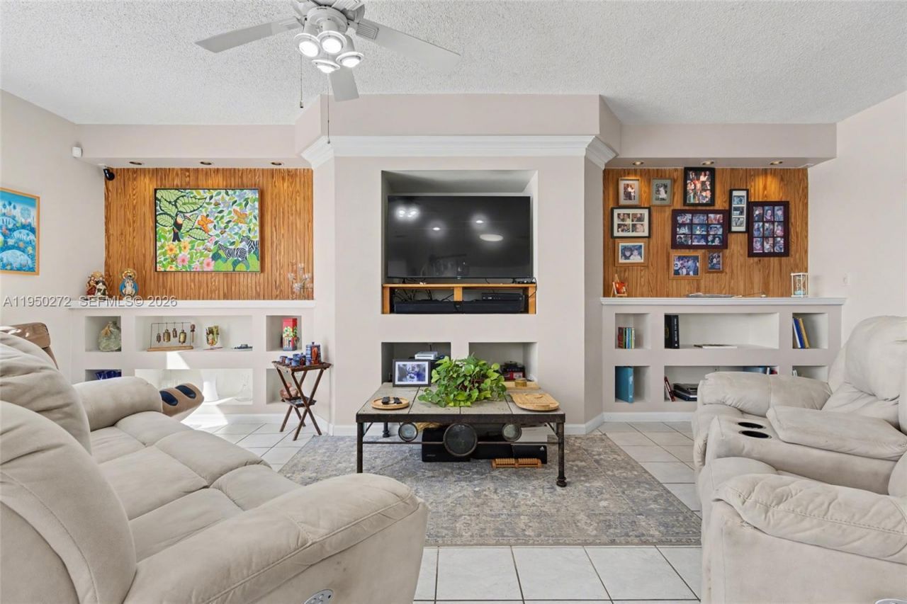 15842 NW 10th St, Pembroke Pines, FL 33028 Photo