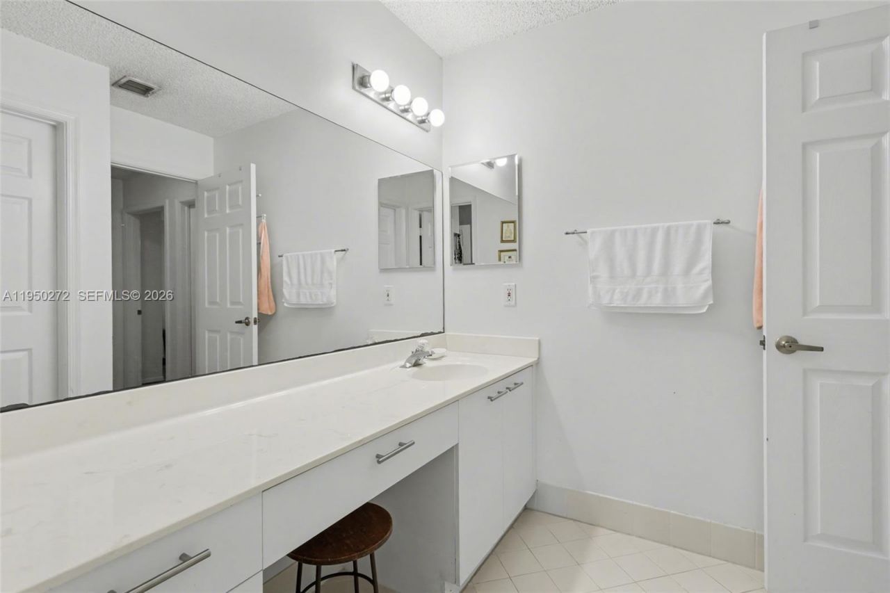 15842 NW 10th St, Pembroke Pines, FL 33028 Photo