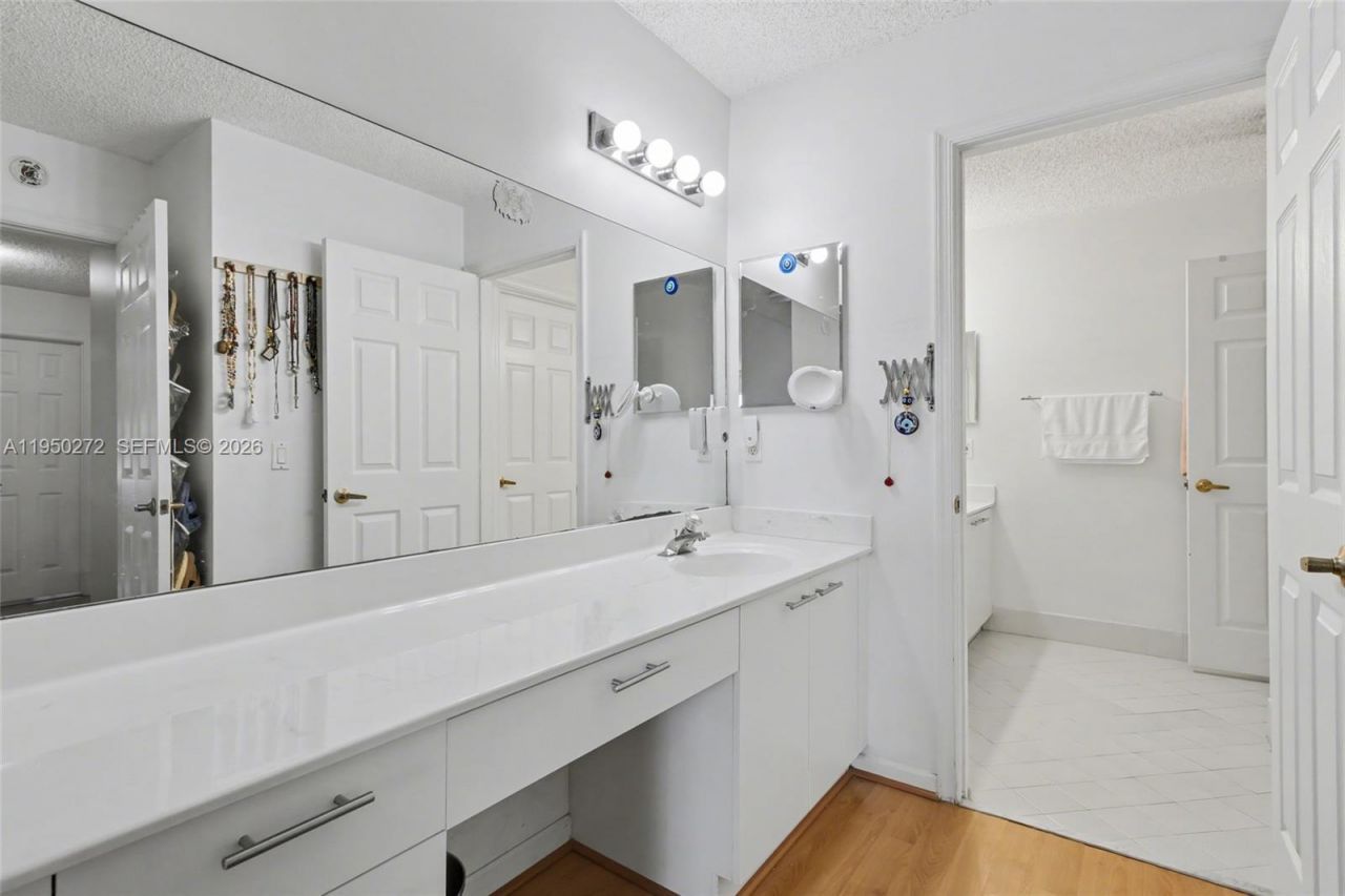 15842 NW 10th St, Pembroke Pines, FL 33028 Photo