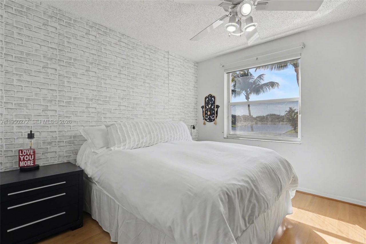 15842 NW 10th St, Pembroke Pines, FL 33028 Photo