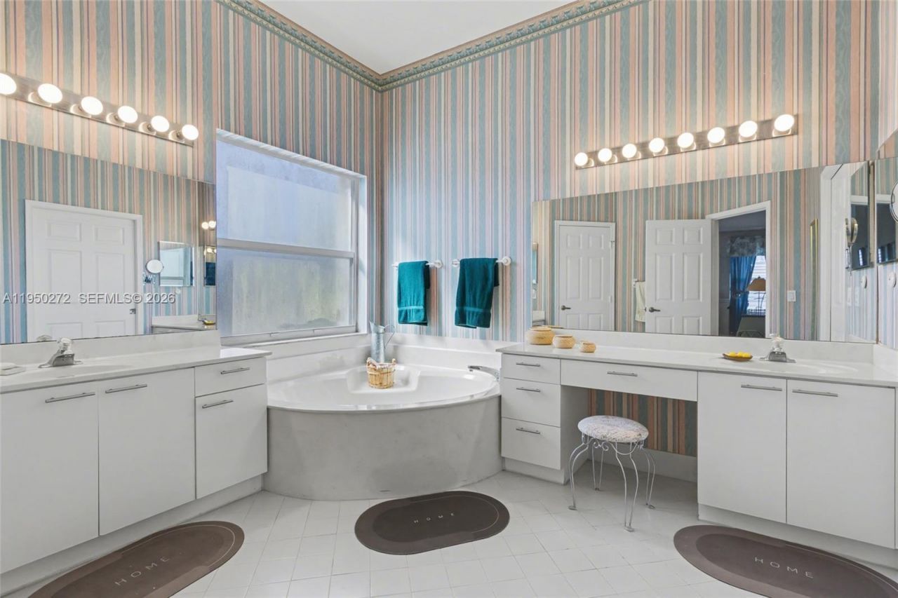 15842 NW 10th St, Pembroke Pines, FL 33028 Photo