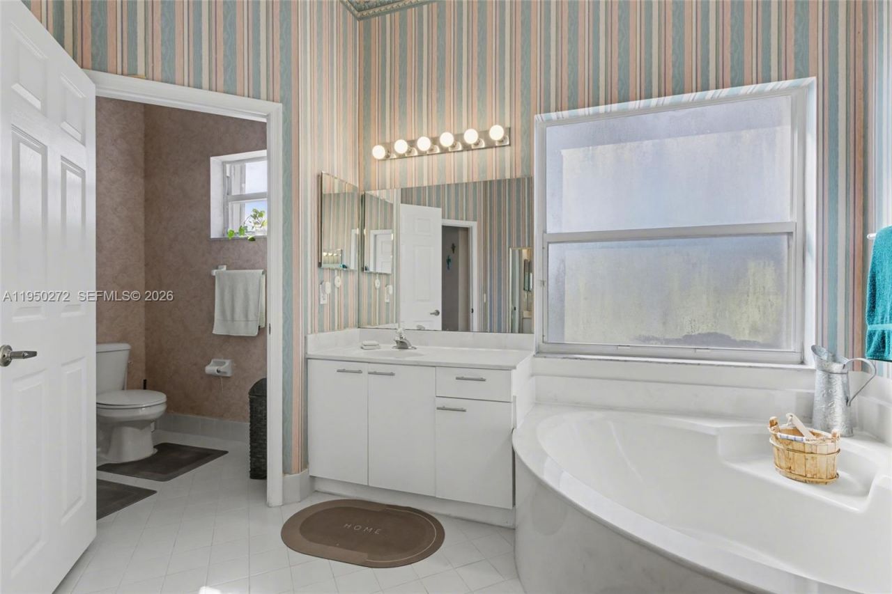 15842 NW 10th St, Pembroke Pines, FL 33028 Photo