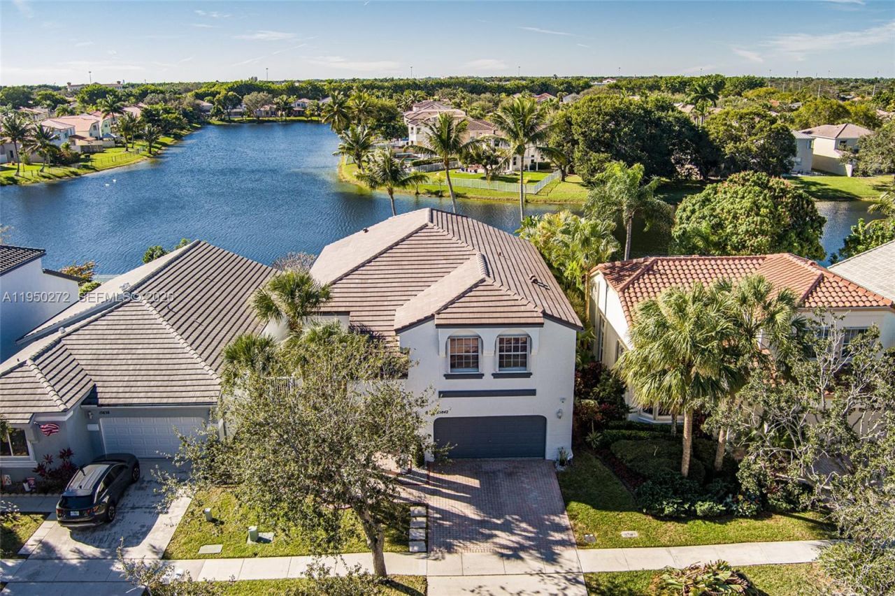 15842 NW 10th St, Pembroke Pines, FL 33028 Photo