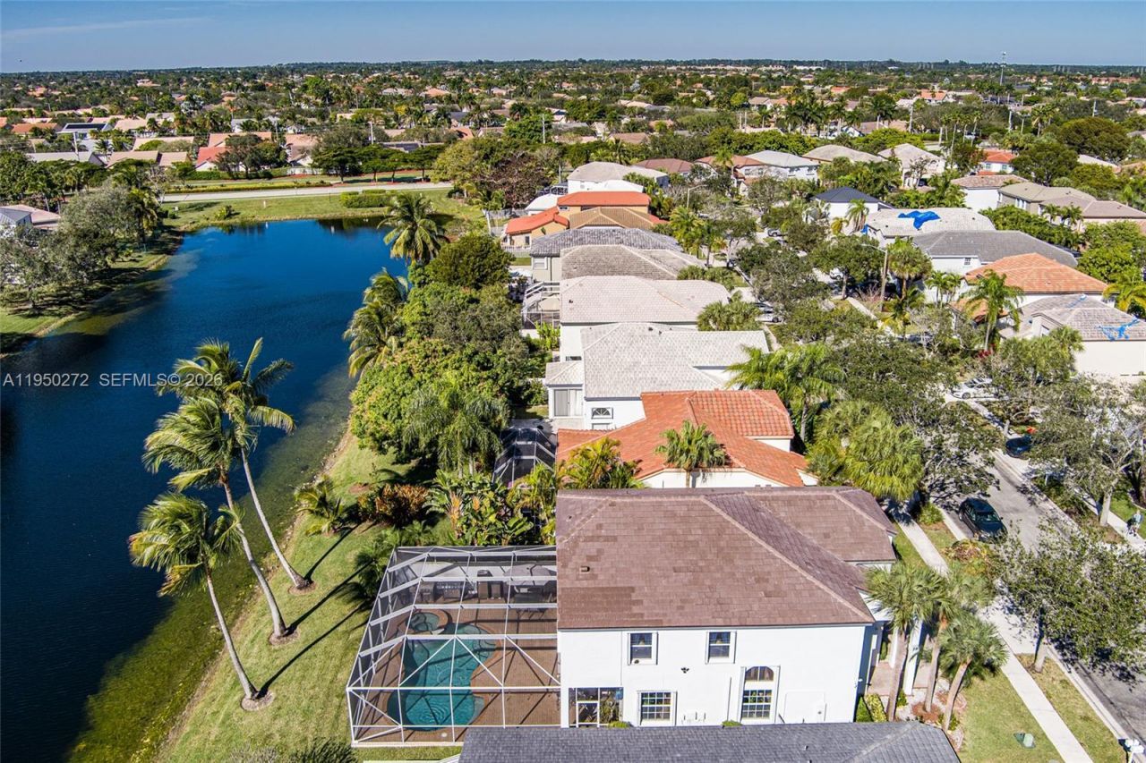 15842 NW 10th St, Pembroke Pines, FL 33028 Photo