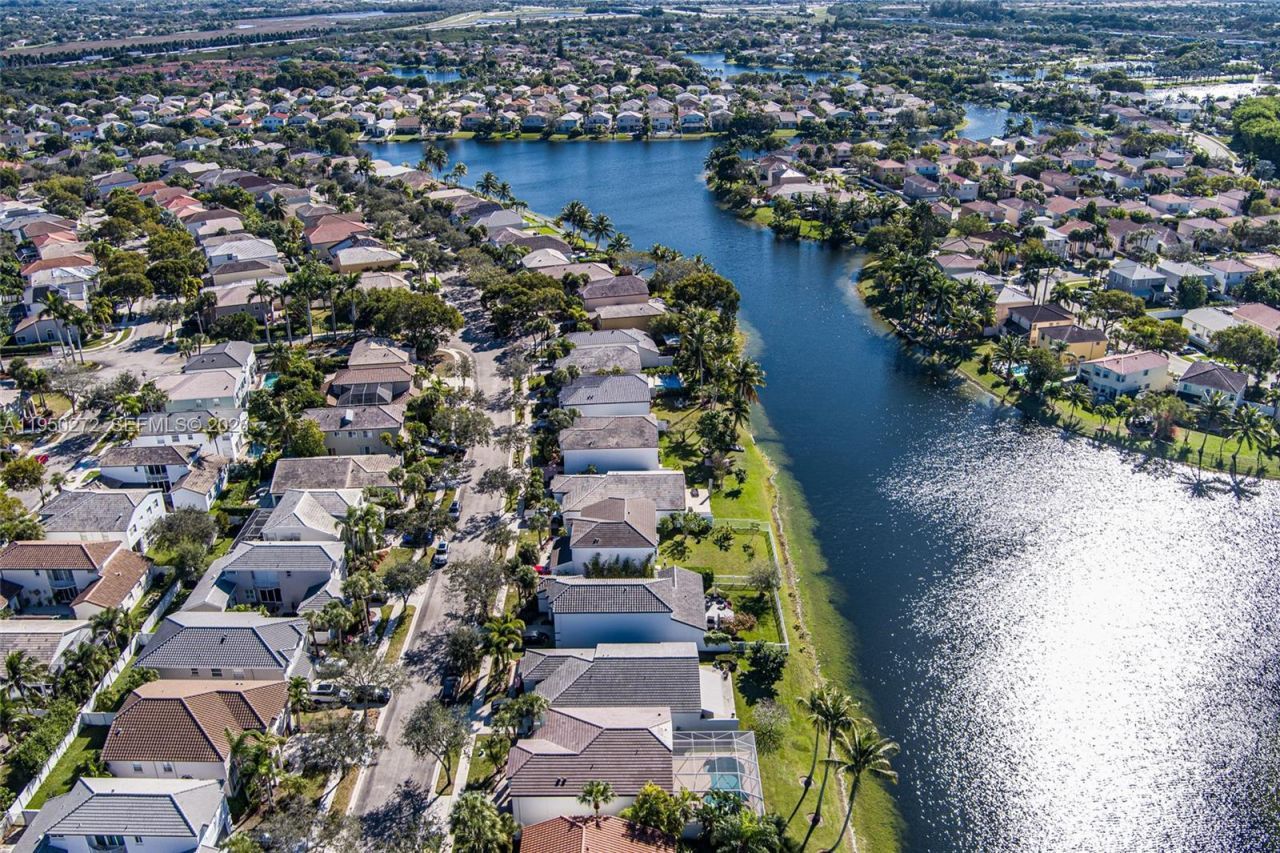 15842 NW 10th St, Pembroke Pines, FL 33028 Photo