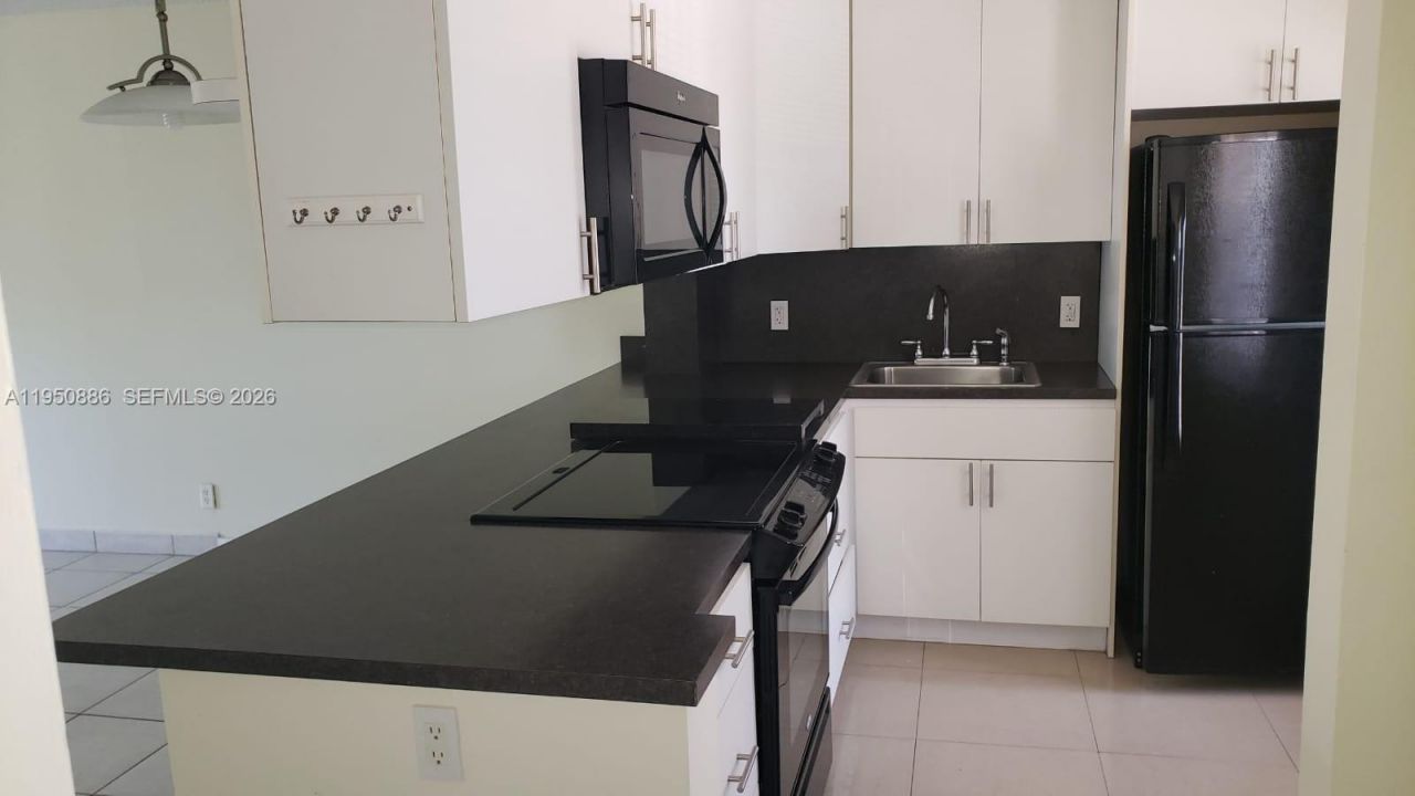 950 Hillcrest Dr, Unit 207, Hollywood, FL 33021 Photo