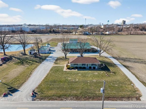 1371 Silvers Road, St Peters, MO 63376