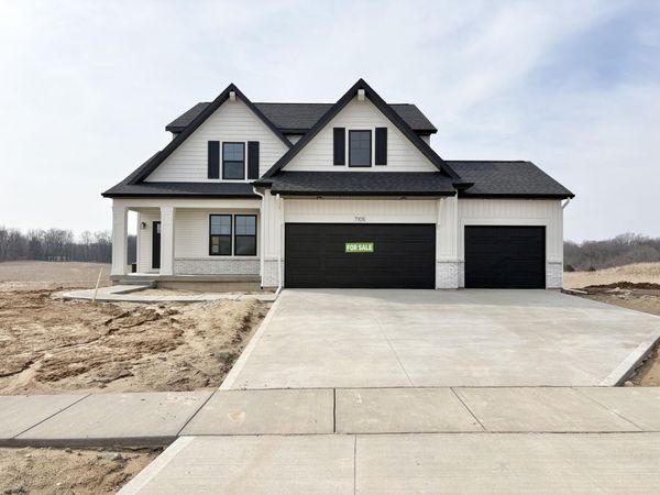 7105 Kettle Dale Avenue SE, Alto, MI 49302