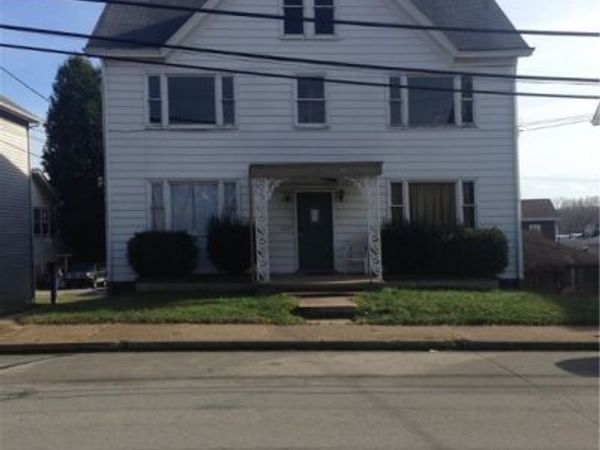 110 N 4th St, Youngwood, PA 15697