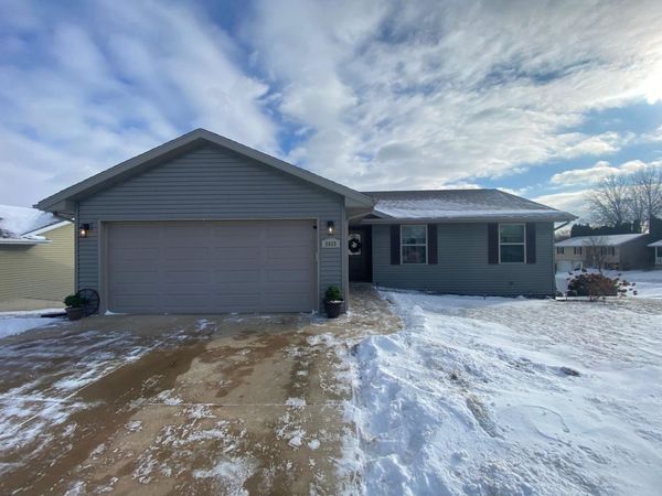 2023 Golden Eagle Drive, Dubuque, IA 52001